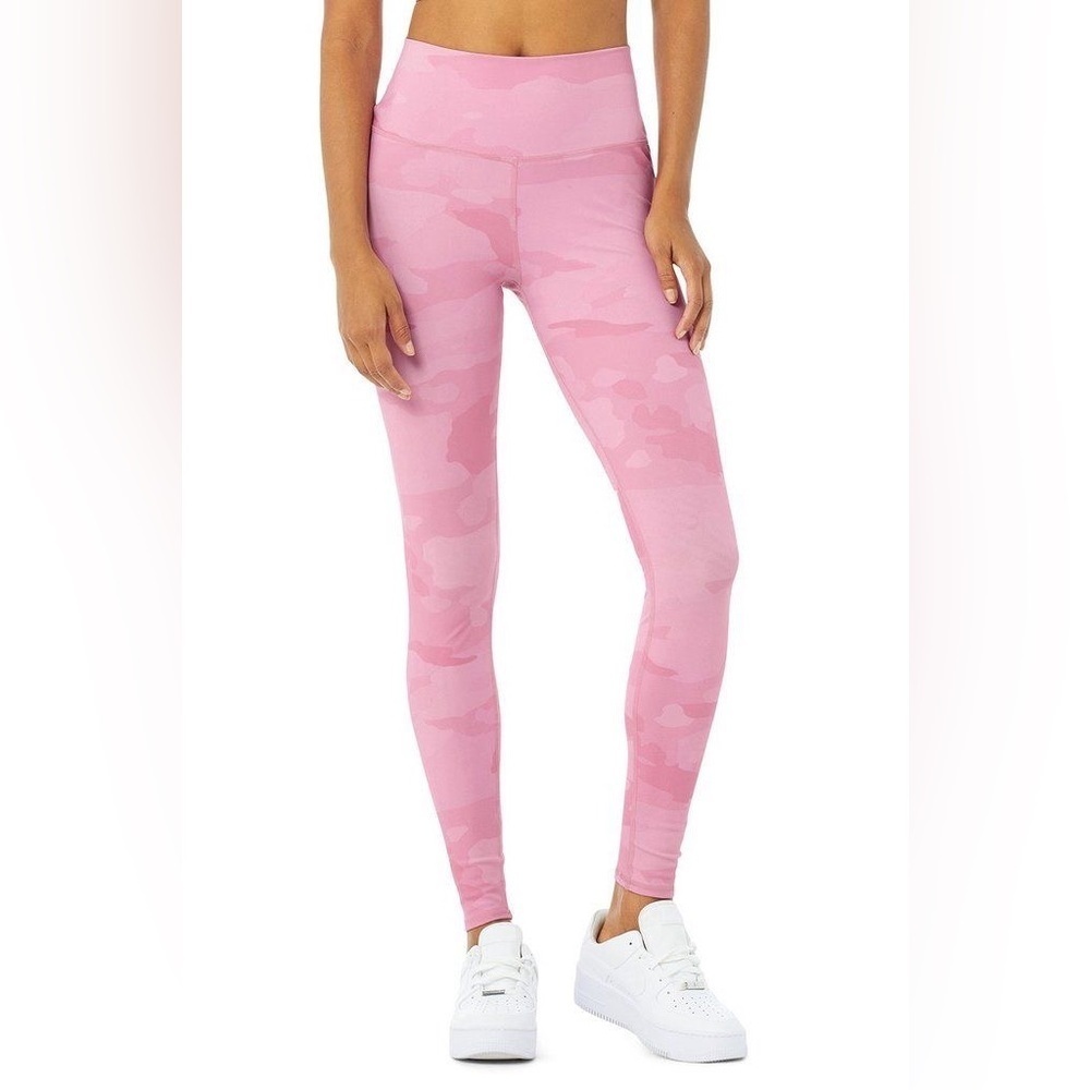 Alo Yoga High Waist Vapor Legging in Ballet Milk Pink Camouflage Women’s Size M